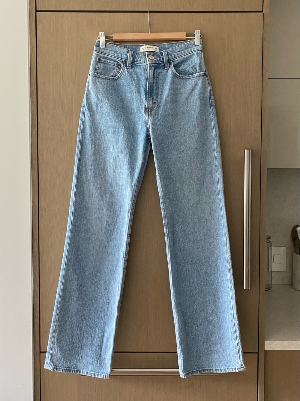 Abercrombie & Fitch High Rise 90s Relaxed Jean - Picture 4 of 8